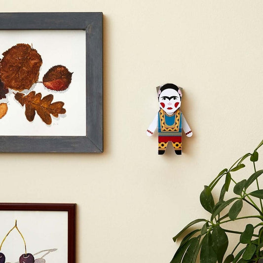 Chatty Feet - Paper Models - Frida Card-O