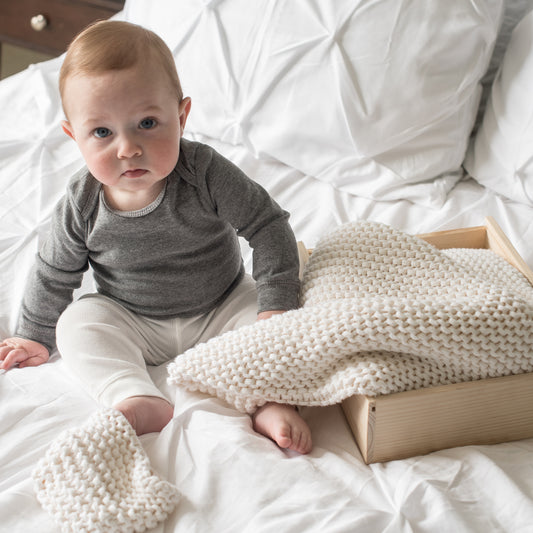 Zestt - Organic Cotton Baby Blanket & Hat Gift Set - White